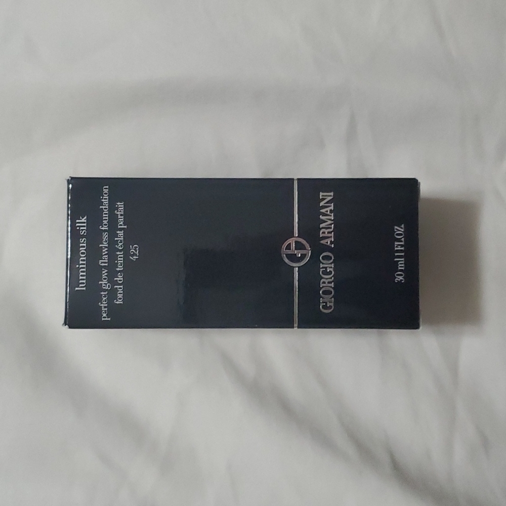 Armani Luminous Silk 4.25
